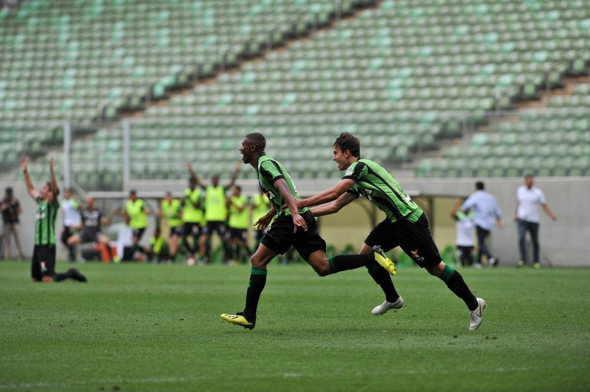 Fotos de América x Grêmio, neste sábado (20/10), no Independência, pela 30ª rodada do Campeonato Brasileiro