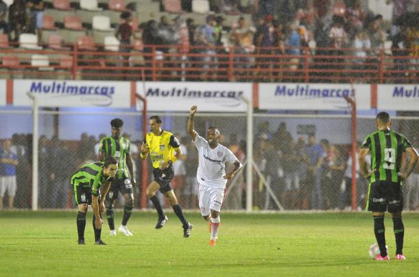 As melhores fotos do duelo entre Villa Nova e Amrica, em Nova Lima, pelo Mineiro