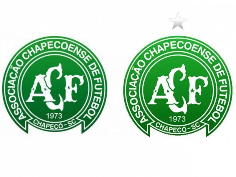 A Chapecoense anunciou as mudanas em dezembro de 2016. Duas estrelas entraram no escudo. Um fica localizada em cima do distintivo, representando o ttulo da Copa Sul-Americana de 2016. A segunda estrela aparece dentro da letra 'F' e homenageia as 43 pessoas ligadas ao clube que morreram no maior acidente areo da histria do esporte