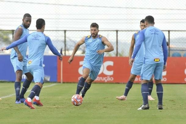 Com gols de Rafinha, David, Renato Kayzer e Murilo, Cruzeiro venceu Democrata-SL por 4 a 1 em jogo-treino nesta tera-feira, na Toca da Raposa 2 (fotos: Juarez Rodrigues/EM D.A Press)