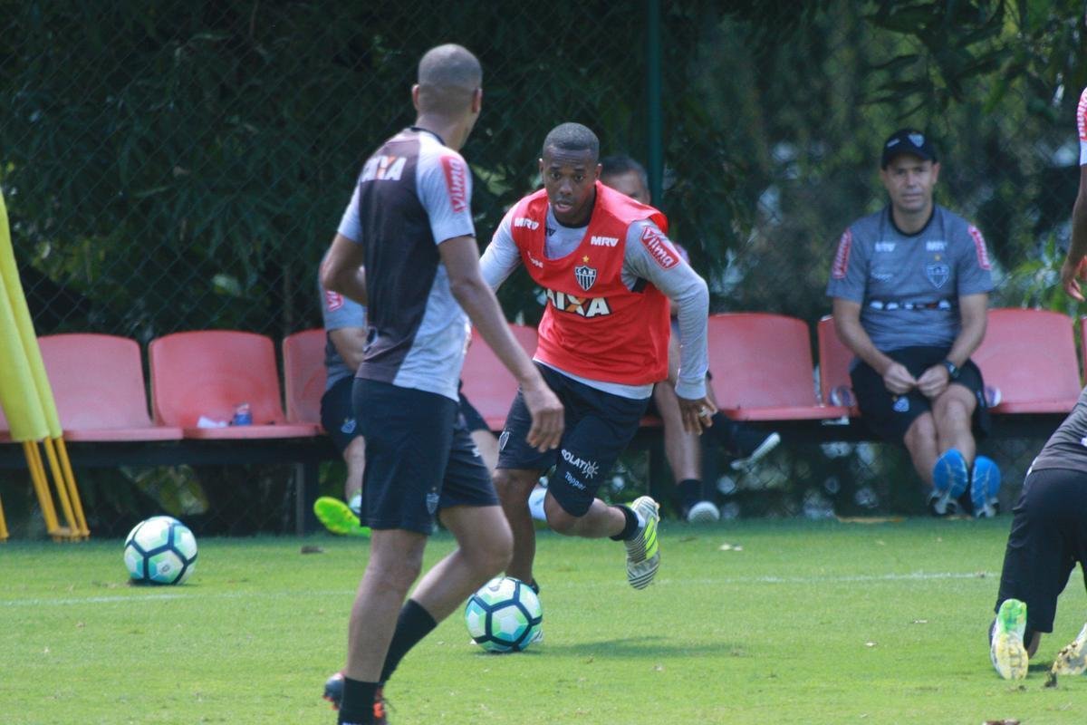 Elenco atleticano treinou, nesta quarta-feira, na Cidade do Galo, visando ao confronto contra o Grmio