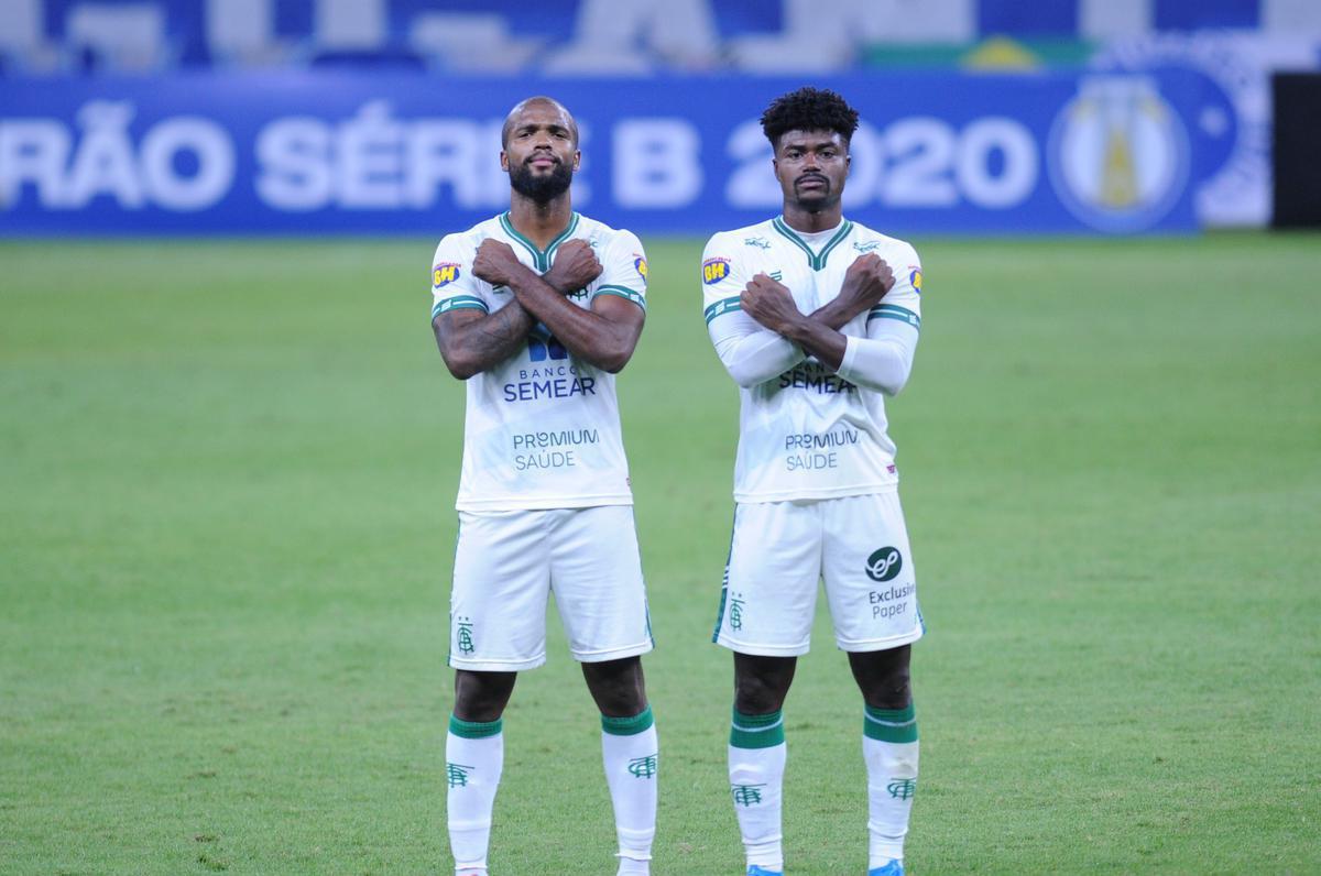 O América venceu o Cruzeiro por 2 a 1, no dia 29 de agosto de 2020, no Mineirão, em Belo Horizonte, pela 6ª rodada da Série B do Campeonato Brasileiro. Eduardo Bauermann e Matheusinho marcaram para o Coelho, e Arthur Caíke descontou para a Raposa.