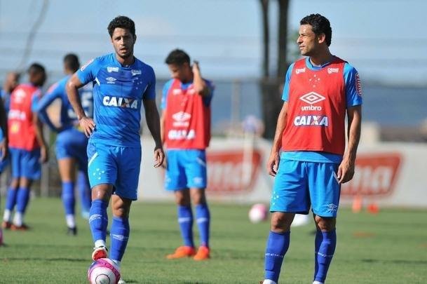 Zagueiro Leo e atacante Fred (Alexandre Guzanshe/EM D.A Press)