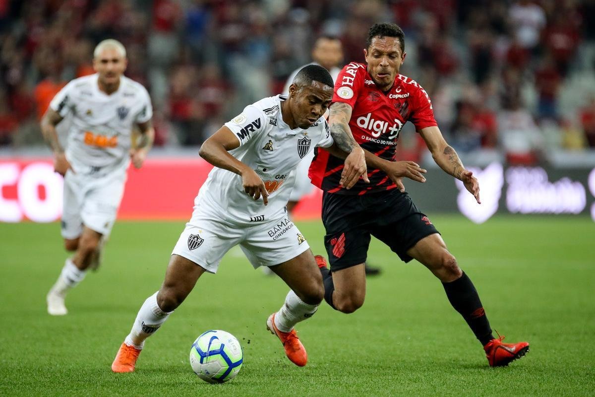 Galo perdeu muitas chances e acabou derrotado pelo xará paranaense