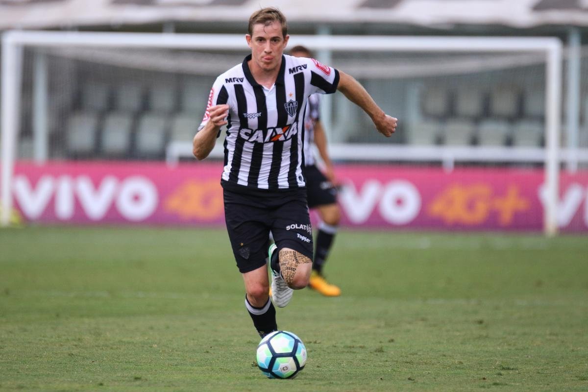O Santos venceu o Atltico por 3 a 1 neste sbado, em jogo da 32 rodada do Campeonato Brasileiro
