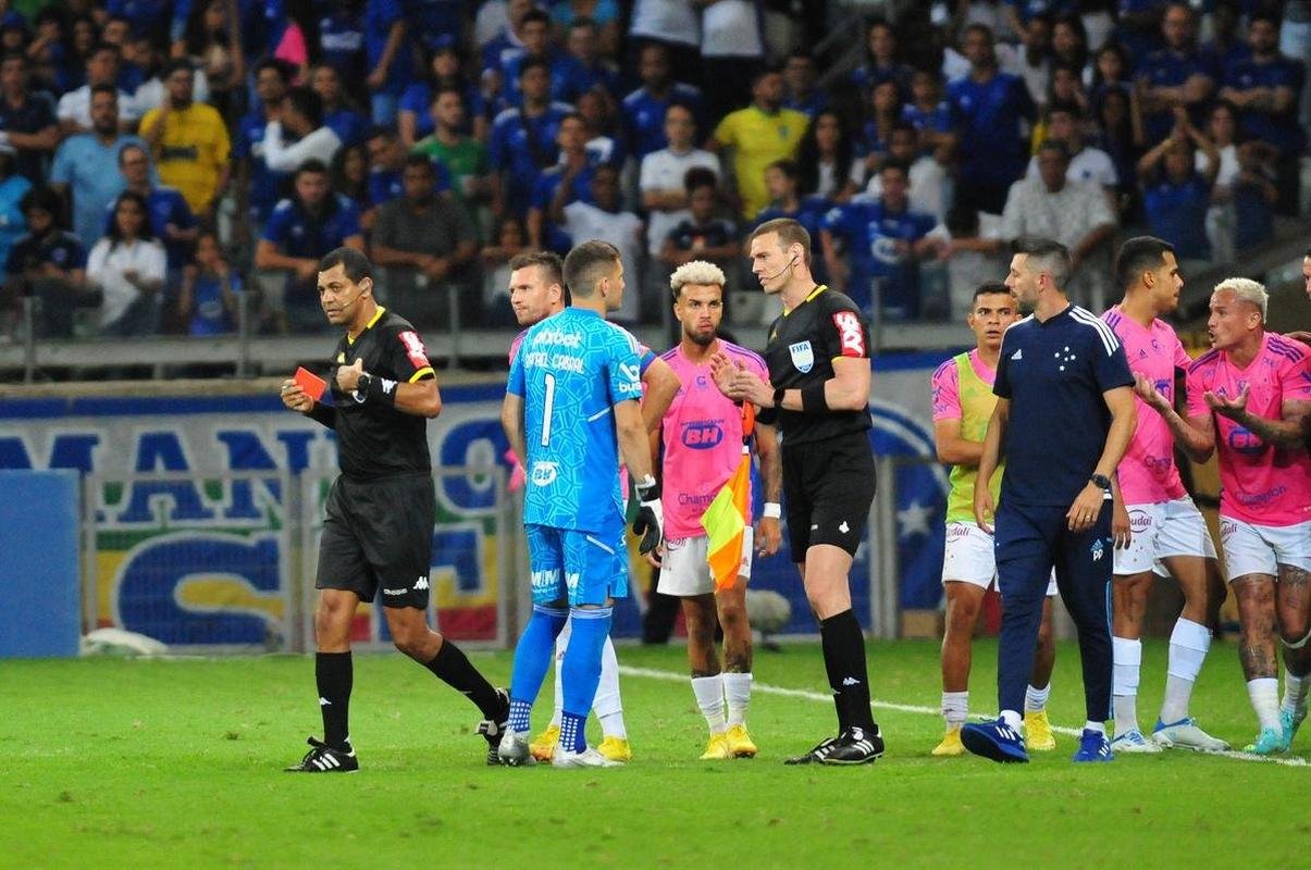 Fotos do jogo entre Cruzeiro e Guarani