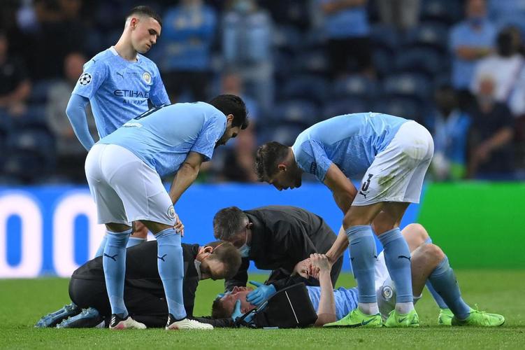 Imagens da grande decisão entre Manchester City e Chelsea no Estádio do Dragão