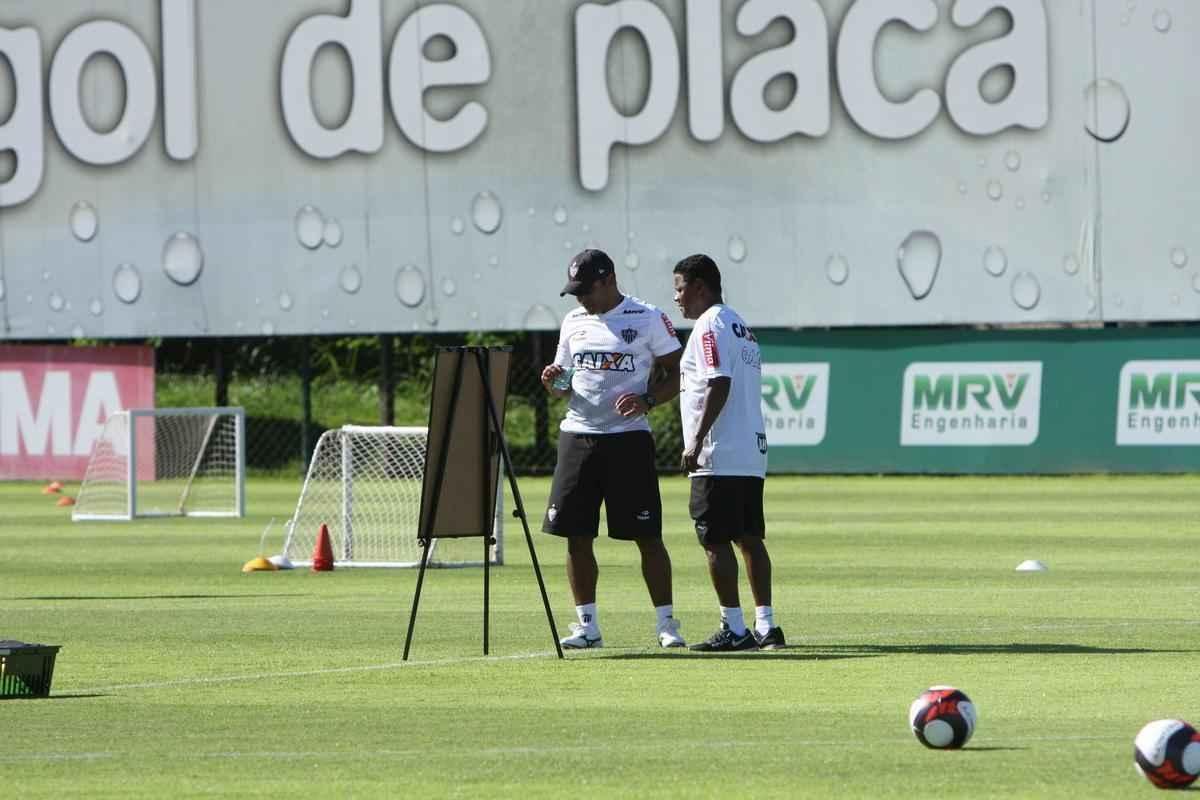 Tcnico Roger Machado completou um ms no comando da equipe do Atltico