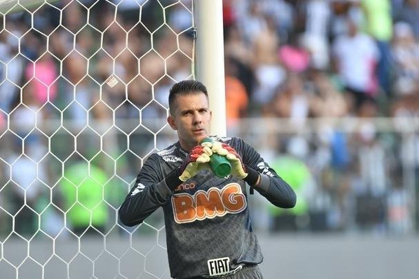 Goleiro Victor, do Atltico, comemora gol de Elias