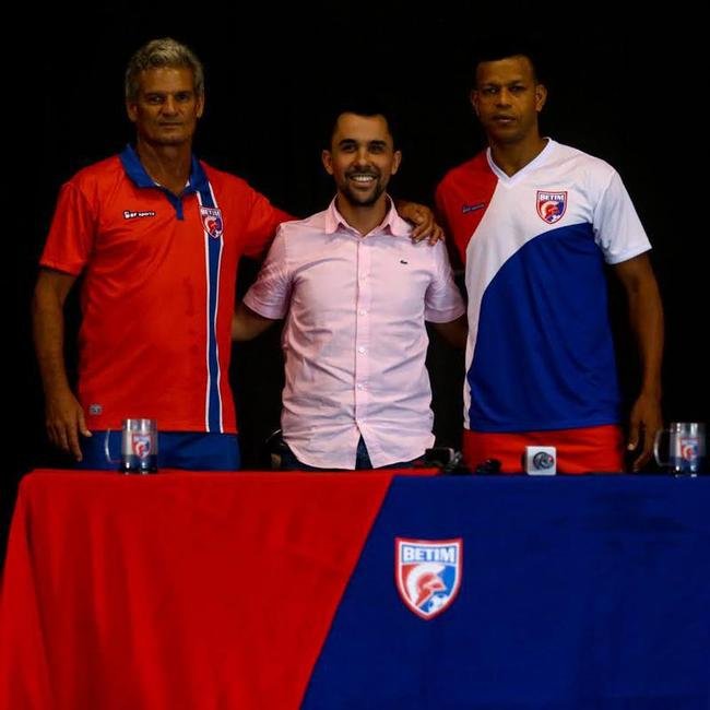 Com jogadores conhecidos da torcida mineira, como o zagueiro Edcarlos o meio-campista Leandro Domingues, o Betim apresentou o elenco nessa segunda-feira (21)