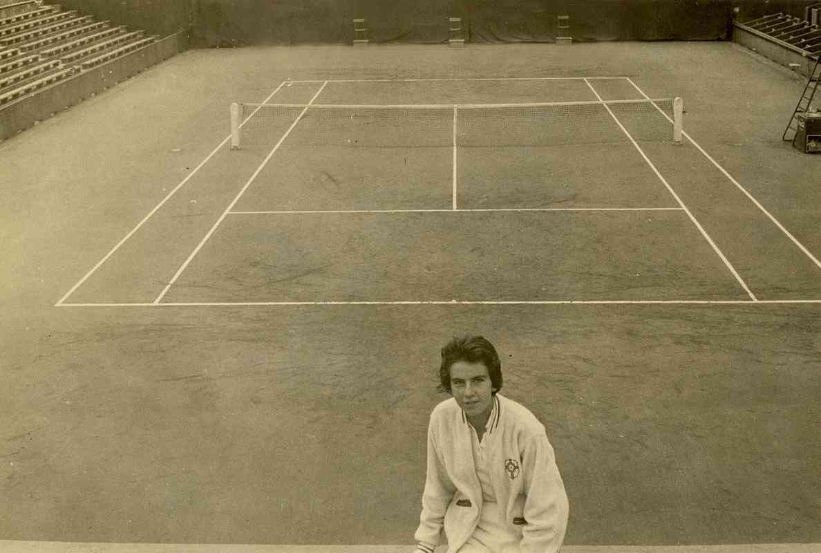 Luiz Carlos Barreto/O Cruzeiro/EM/D.A Press - 09/06/1958 - A tenista Maria Esther Bueno em Wimbledon, onde conquistou torneio de duplas femininas em 1958