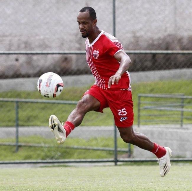 Leandro Salino, volante (Villa Nova)