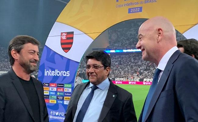 Infantino, candidato à reeleição na Fifa, foi convidado para acompanhar a final
