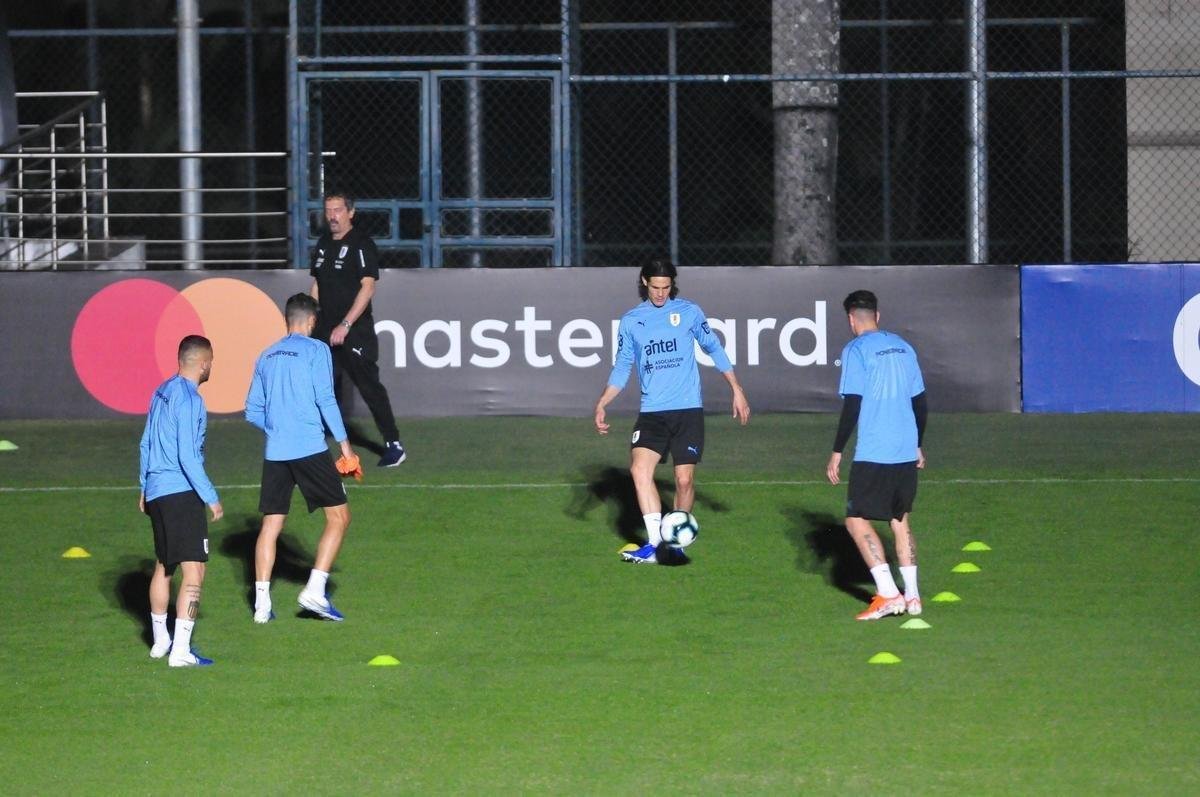 Imagens do primeiro treino da Seleo Uruguaia no Sesc Venda Nova, em Belo Horizonte