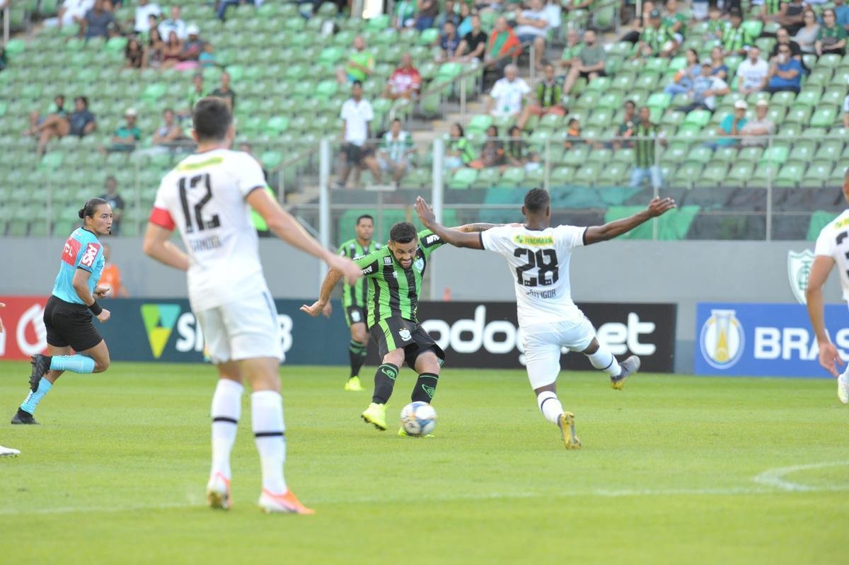 Amrica chegou ao gol no segundo tempo, em chute cruzado de Ademir: 1 a 0