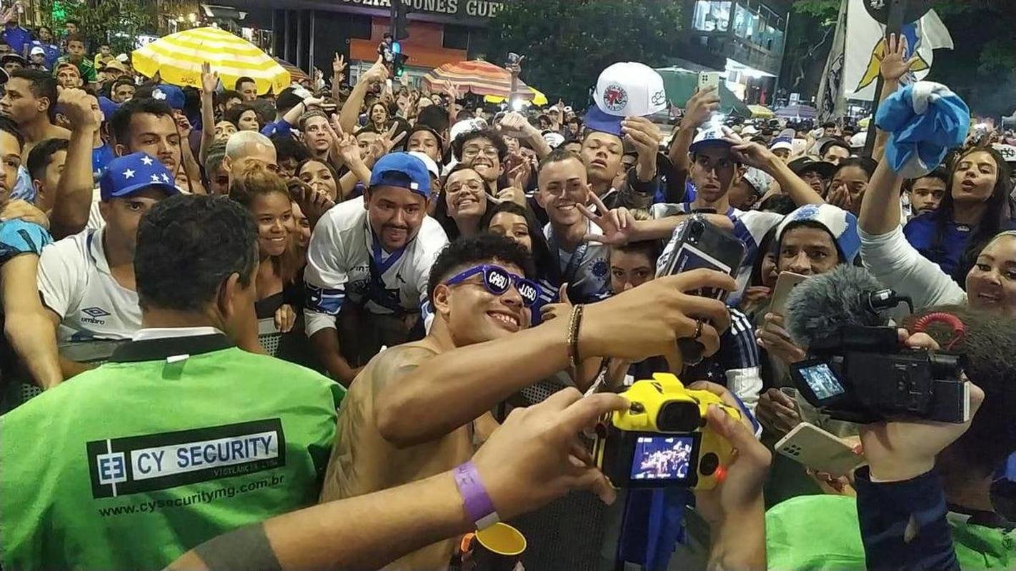 Festa do Cruzeiro na Praa 7 de Setembro, em Belo Horizonte, em comemorao ao acesso  Srie A do Campeonato Brasileiro de 2023