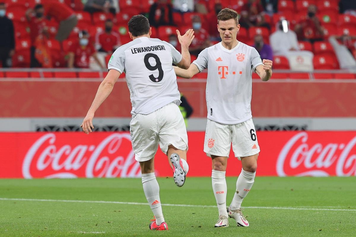 Bayern de Munique derrotou egpcios do Al Ahly por 2 a 0, com dois gols do polons Robert Lewandowski, e se garantiu na deciso do Mundial de Clubes contra o Tigres, do Mxico