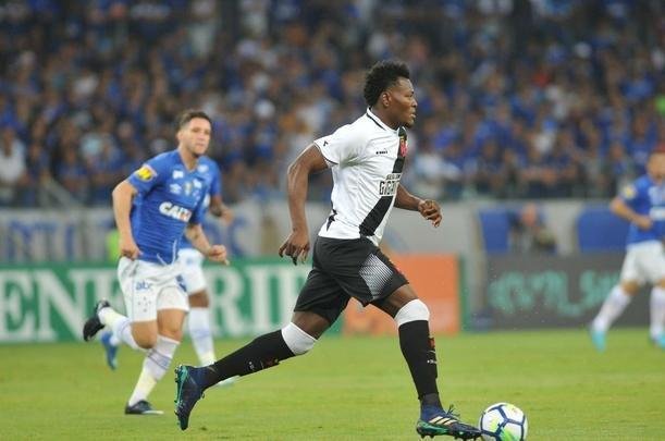 Fotos do primeiro tempo de Cruzeiro x Vasco, no Mineiro, pela 10 rodada do Campeonato Brasileiro