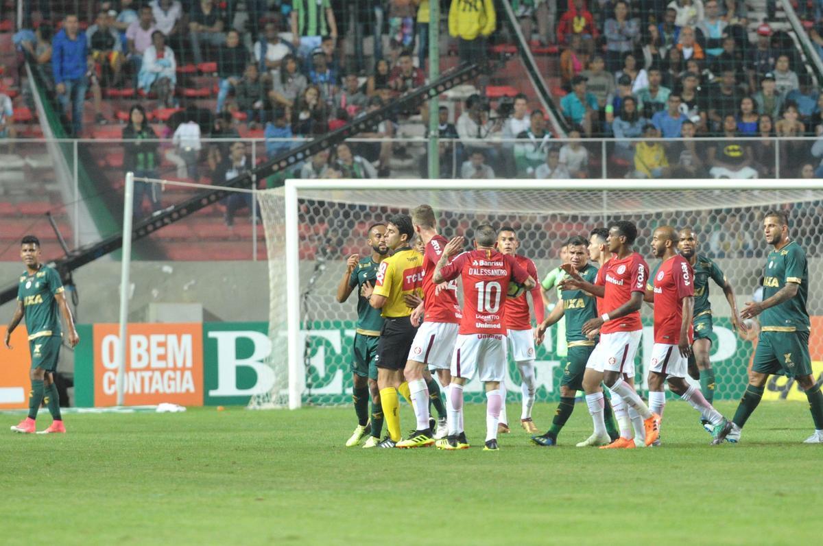 Fotos do jogo entre Amrica e Internacional, no Independncia, pela 15 rodada do Campeonato Brasileiro