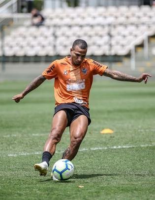 Com Sette Câmara em campo, Atlético se prepara para jogo contra o São Paulo