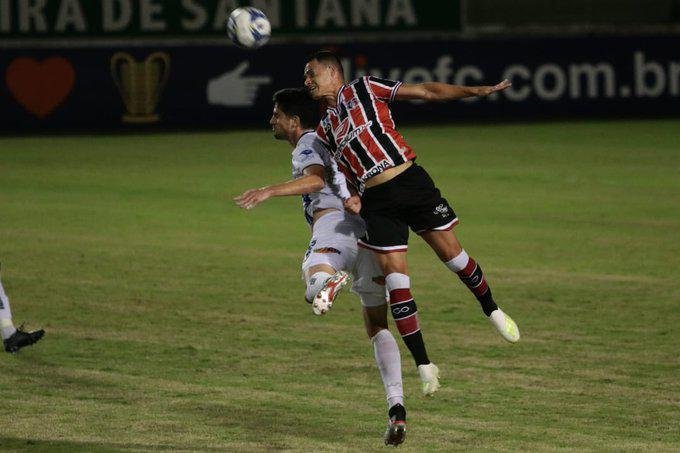 Confiança e Santa Cruz jogam em Feira de Santana na noite deste sábado. Partida vale uma vaga na semifinal da Copa do Nordeste