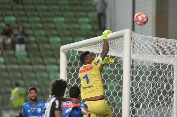 Veja fotos do jogo Atltico x URT