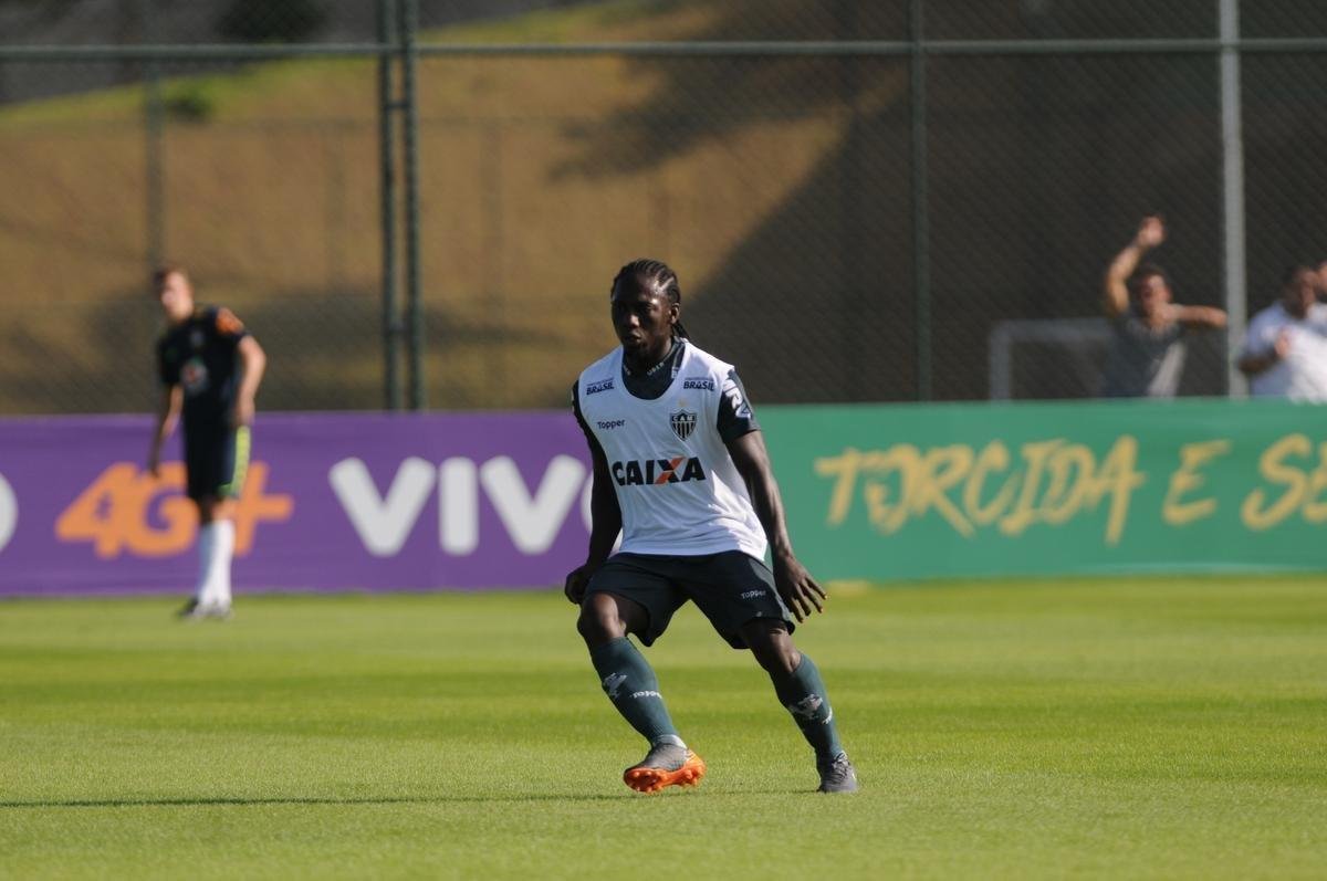 Atltico colocou alguns reforos em campo e derrotou a Seleo Brasileira Sub-20 por 5 a 3 com gols de Ricardo Oliveira (2), Denlson, Terans e Erik. Jhonny Lucas, Alerrandro e Alan descontaram.