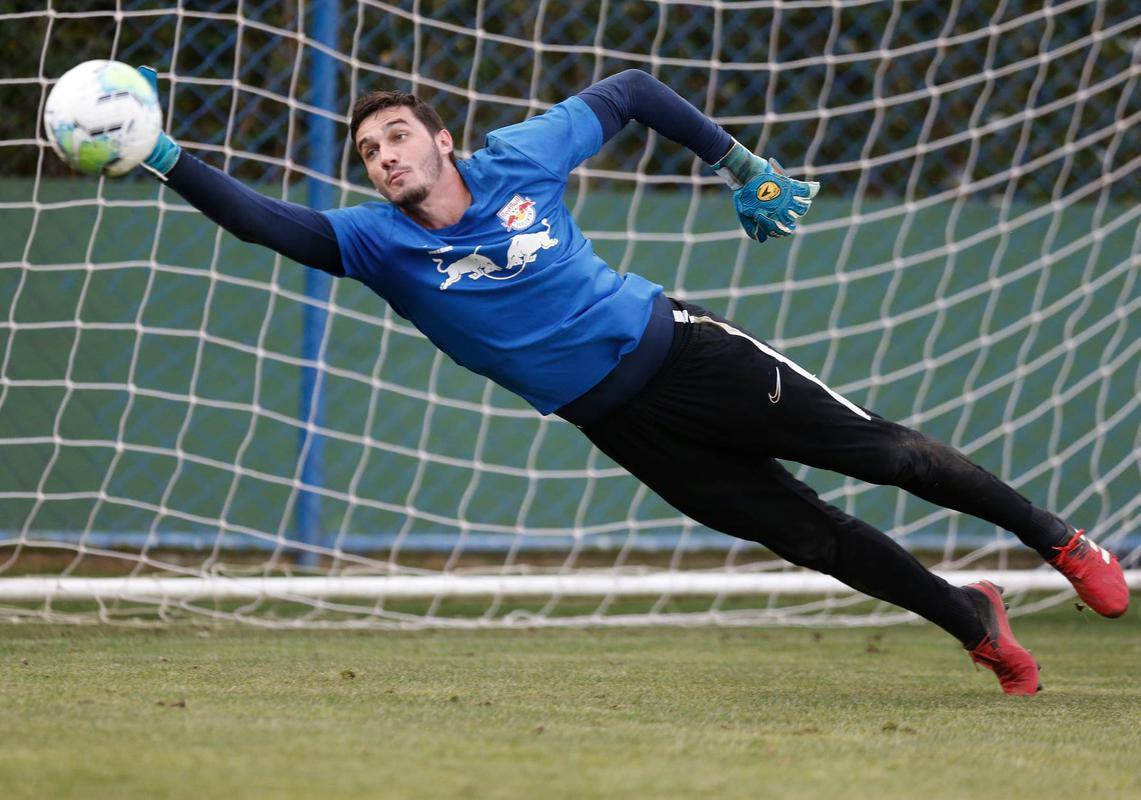 Cleiton - O goleiro foi vendido pelo Atlético para o Bragantino em fevereiro.  O Galo vendeu o goleiro por R$ 24,7 milhões para a equipe paulista. O jogador vinha valorizado pela participação na Seleção Olímpica. Reserva no Campeonato Paulista, ele assumiu a titularidade na disputa do Troféu do Interior e brilhou na disputa de pênaltis contra o Botafogo-SP. No Brasileiro, começou jogando, mas após seguidas falhas, perdeu espaço. Recentemente, voltou ao time titular. São 20 jogos e 24 gols sofridos.