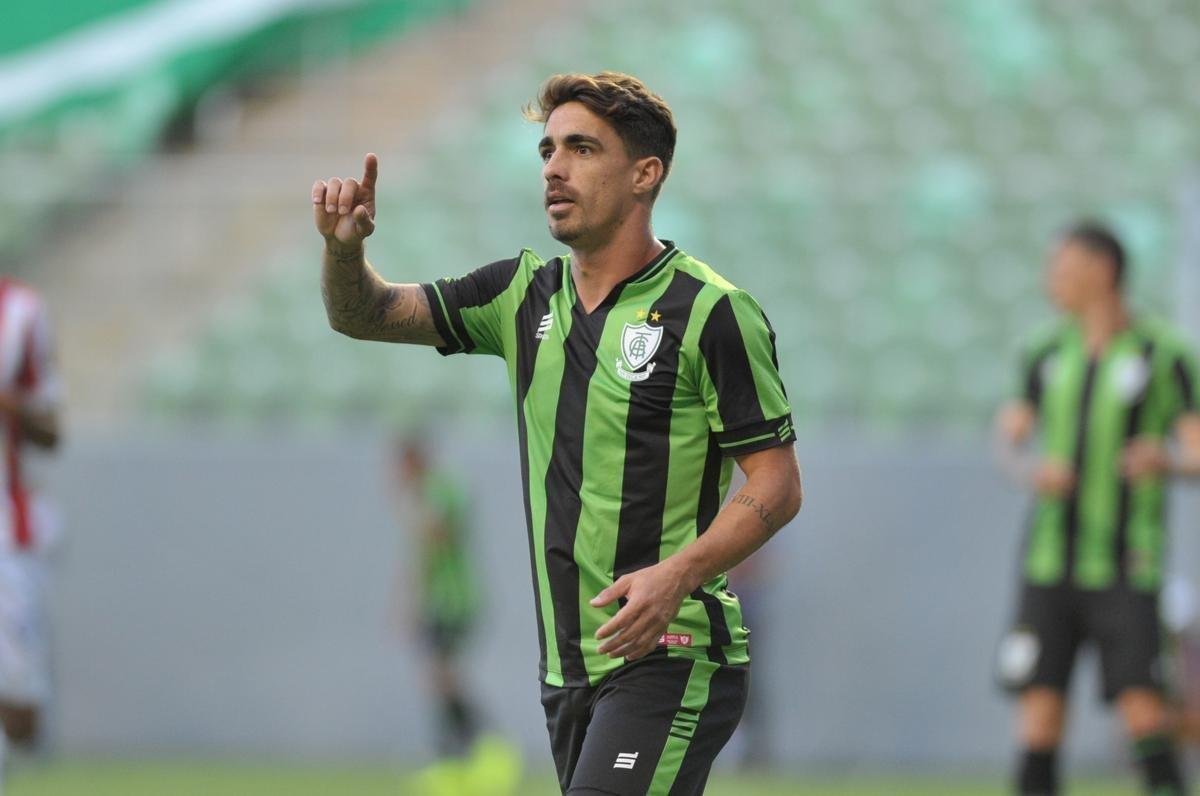 Veja fotos do jogo entre Amrica e Villa Nova