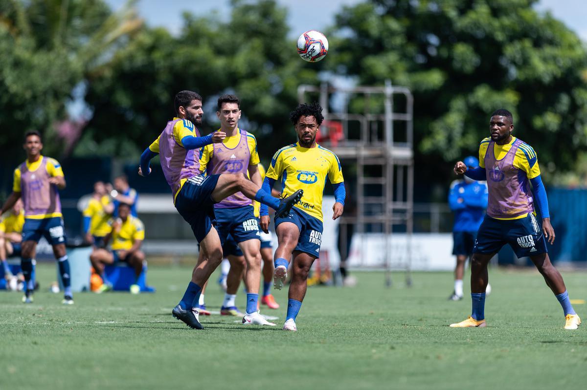 Imagens do último treino do Cruzeiro antes do jogo contra o Coimbra, pelo Campeonato Mineiro