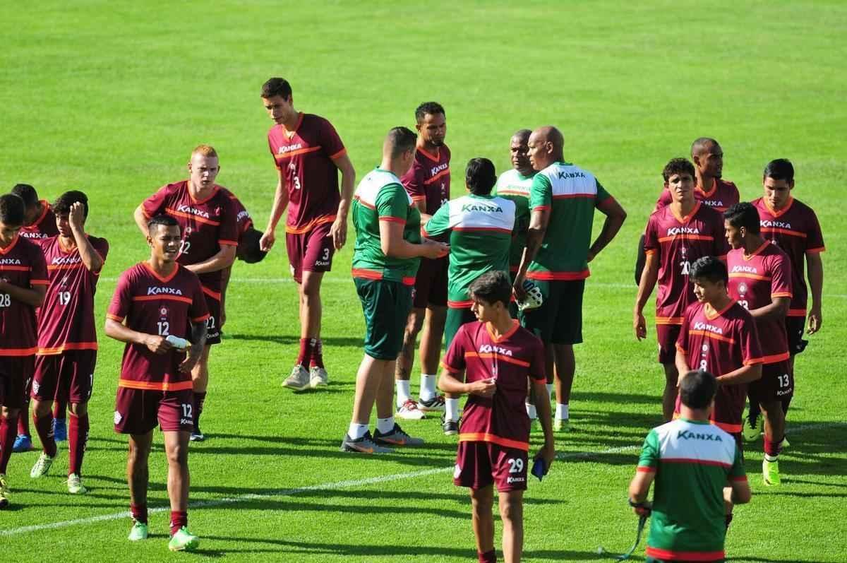 Na tarde desta tera-feira, Bruno foi apresentado ao elenco do Boa e ao tcnico Julinho Camargo. Grupo chegou a fazer uma orao no centro do campo do Estdio Municipal Rubro Negro, em Varginha