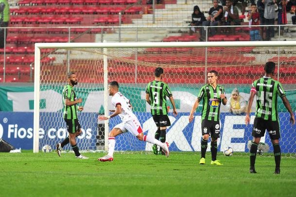 Fotos do duelo entre Amrica e Vitria, no Independncia, pela 36 rodada da Srie B