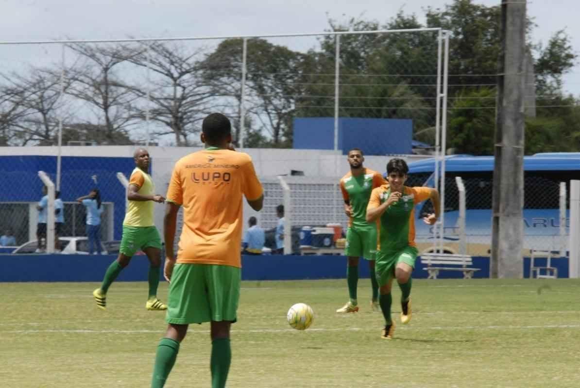 Amrica treina em Macei, no campo do CSA, para enfrentar o Murici-AL, pela Copa do Brasil