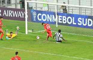 No segundo tempo, Atltico pressionou o Unin La Calera e chegou ao gol com Alerrandro: 1 a 0
