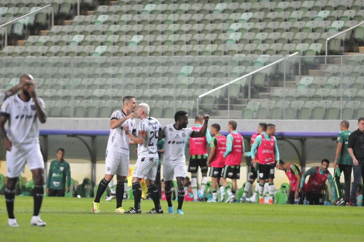 Fotos do jogo entre Amrica e Cear, no Estdio Independncia, em Belo Horizonte, pela 10 rodada da Srie A do Brasileiro