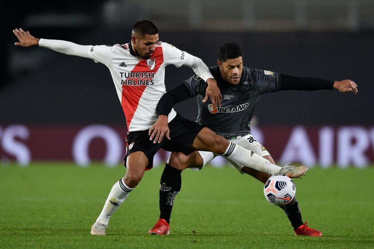 Nacho Fernndez, do Atltico, foi expulso aps atingir rival de forma involuntria