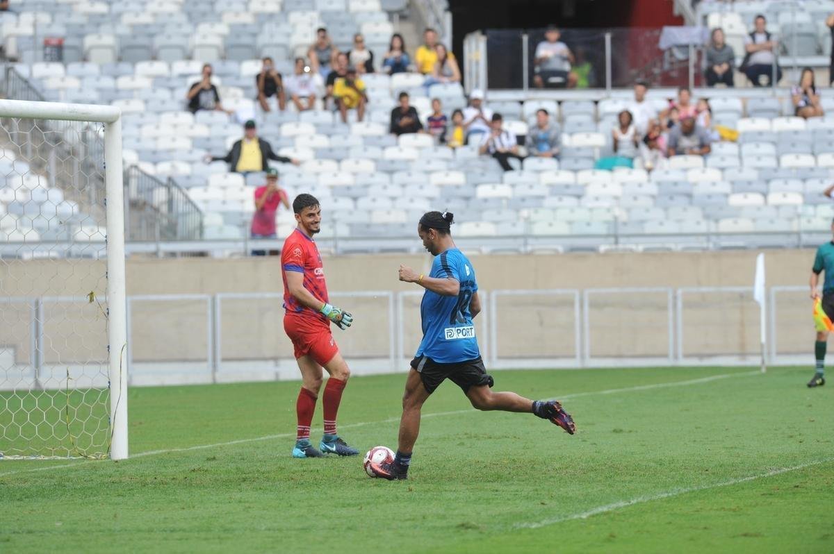 Fotos do 'Game of Dreams', jogo festivo dos Amigos do Ronaldinho contra os Amigos do Penta
