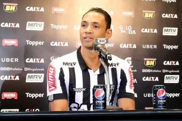Ricardo Oliveira - o veterano atacante assinou um contrato de dois anos com o Atlético dias antes de Fred assinar a rescisão com o Galo e acertar com o Cruzeiro por três anos. O novo reforço é a esperança alvinegra para muitos gols em 2018.