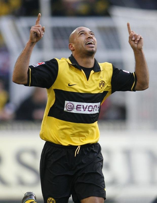 Fotos do ex-lateral-esquerdo Ded atuando por Atltico e Borussia Dortmund