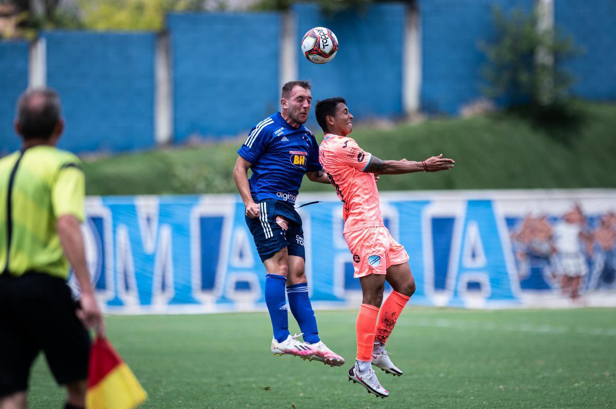 Imagens do jogo-treino entre Cruzeiro e Bolívar, neste sábado (20/2), na Toca da Raposa II. Time celeste venceu por 1 a 0