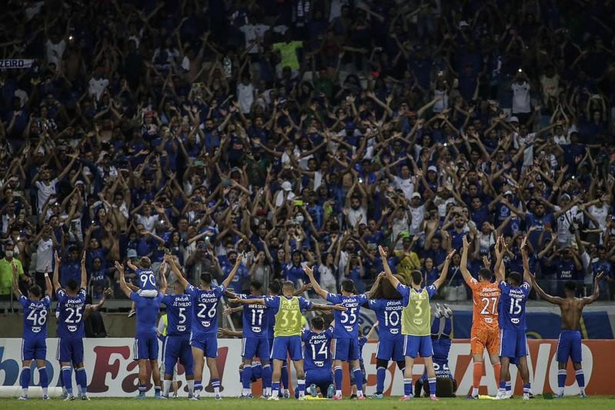 Na volta ao Mineiro, o Cruzeiro venceu o Novorizontino por 2 a 1, pela 18 rodada. A comemorao foi feita aps a partida. 