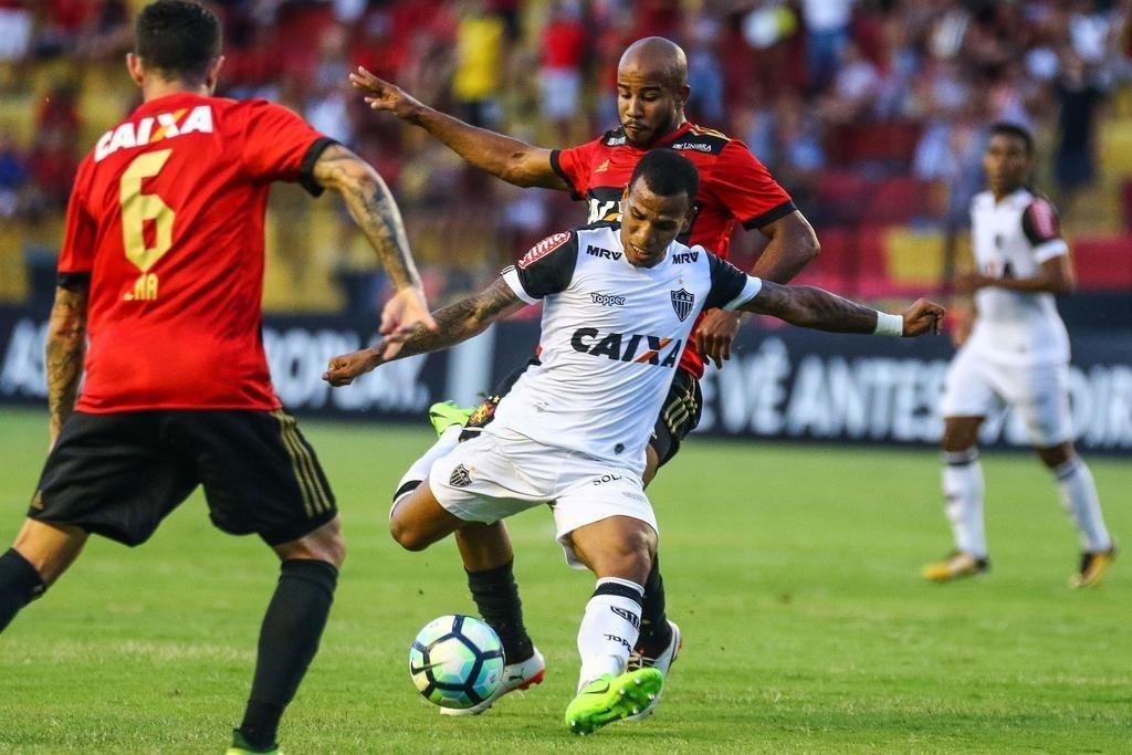 Imagens do empate entre Sport e Atltico na Ilha do Retiro