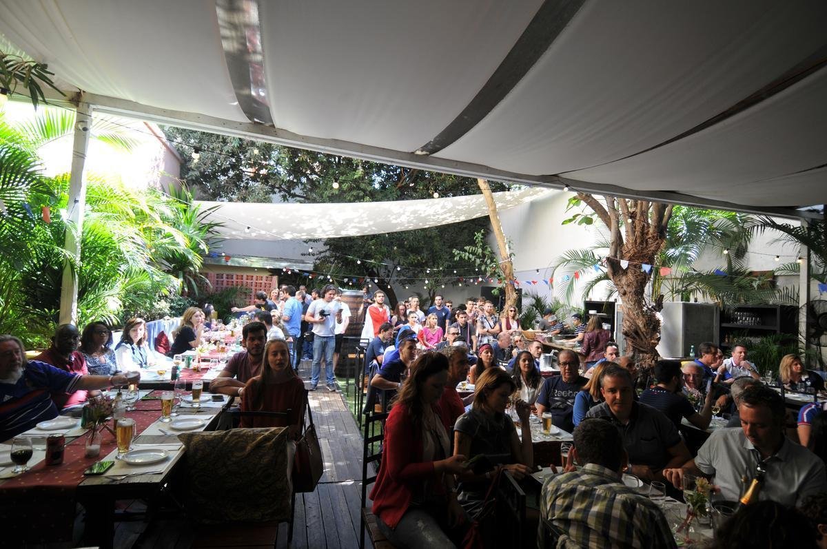 Franceses foram  loucura, em BH, com bicampeonato mundial da seleo na Rssia