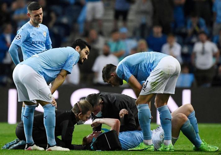 Imagens da grande decisão entre Manchester City e Chelsea no Estádio do Dragão