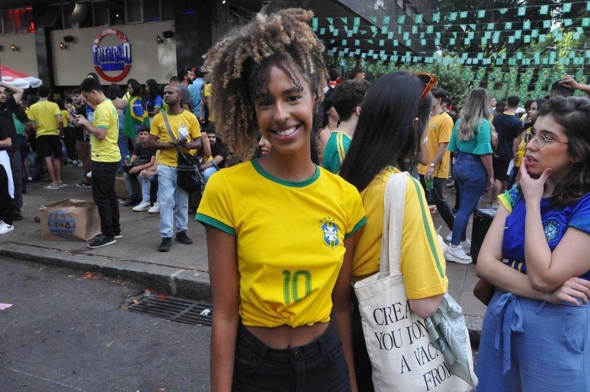 Concentrao de torcedores nos bares da Rua Antnio de Albuquerque, na Savassi