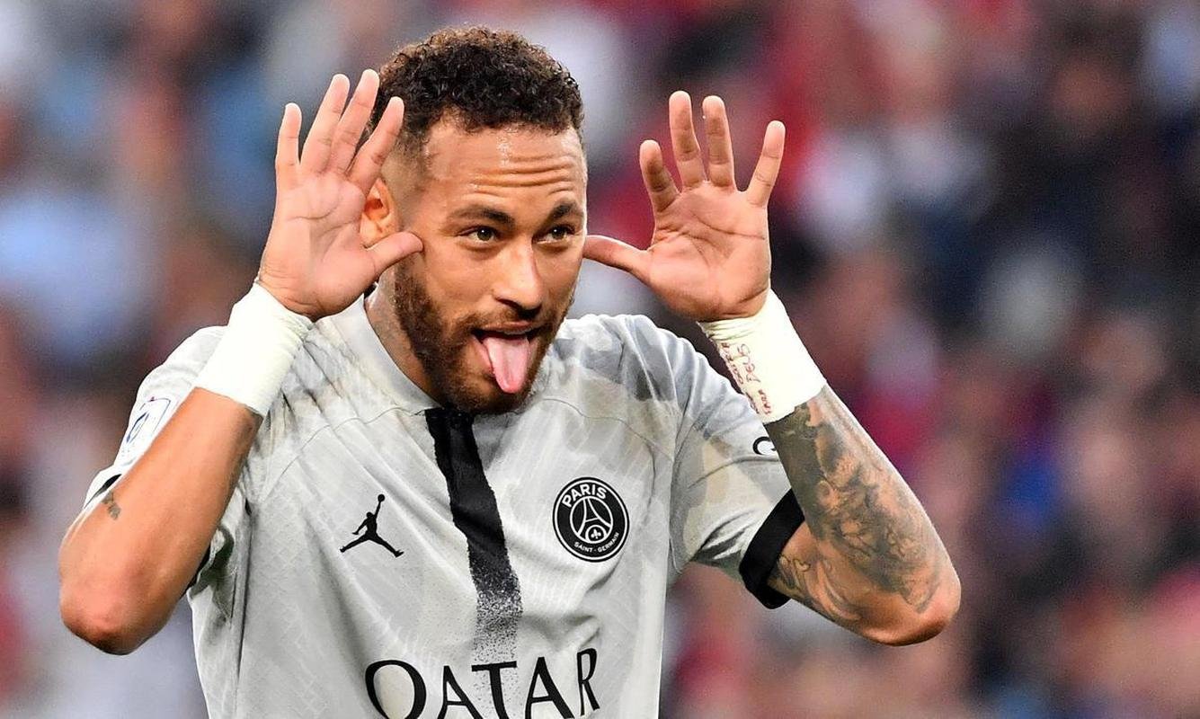 6 - Neymar (PSG) - nico brasileiro da lista, o astro est em ltimo entre os trs grandes craques do PSG na viso das casas de apostas. As odds: 13.00 (Bet365), 13.54 (Pinnacle) e 12.00 (Betano).