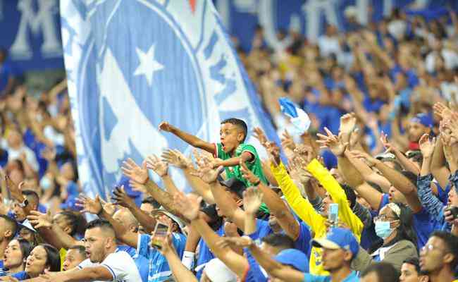Torcedores do Cruzeiro durante partida de ida da semifinal contra o Athletic