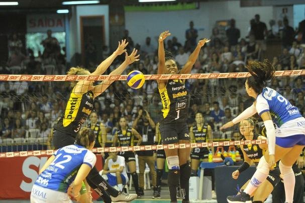 Minas x Praia: veja fotos da primeira partida da final