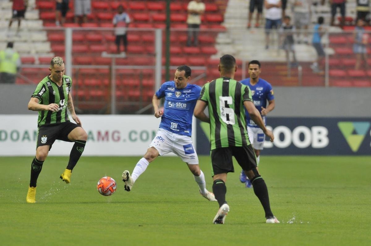 Fotos da partida entre Amrica e Cruzeiro, no Independncia, pelo Campeonato Mineiro
