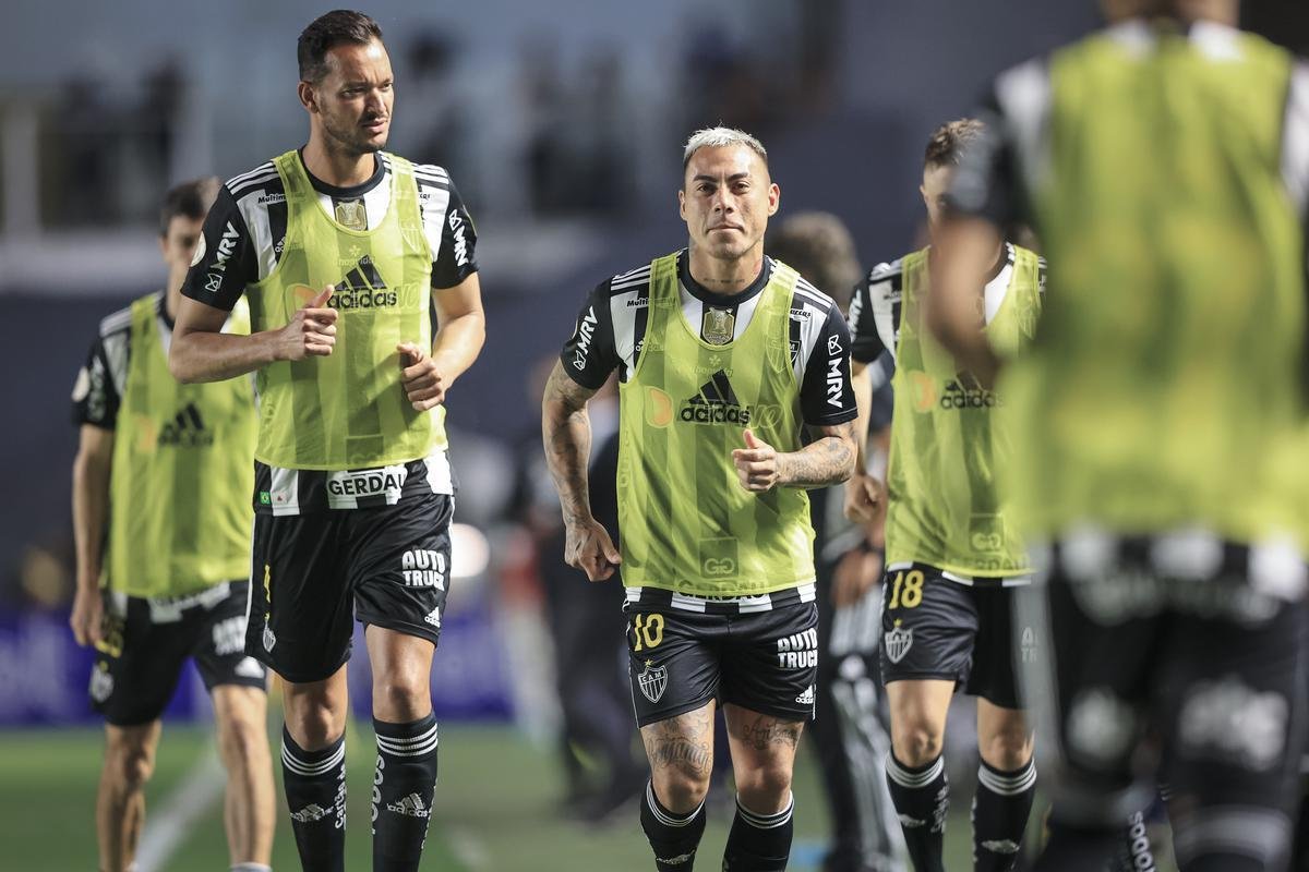 Fotos do jogo entre Santos e Atltico na Vila Belmiro, em Santos, pela 30 rodada do Campeonato Brasileiro